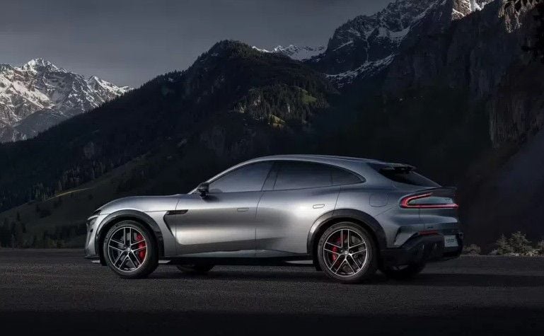 28.000 rpm, 990 CV, 705 km de autonomía y un precio rompedor: llega el Xiaomi YU7 GT