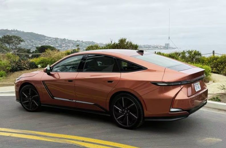 El Lexus ES500e se enfrenta al Volvo ES90: dos grandes berlinas eléctricas con una clara diferencia