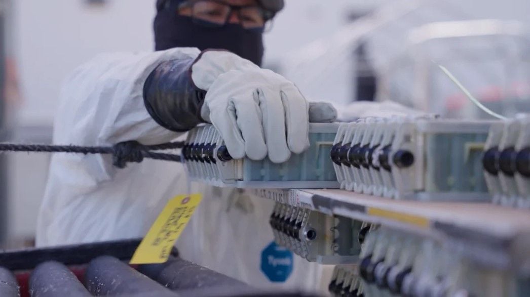 Tesla lanza un ambicioso plan de reciclaje: quiere igualar a las minas de Norteamérica en 2030