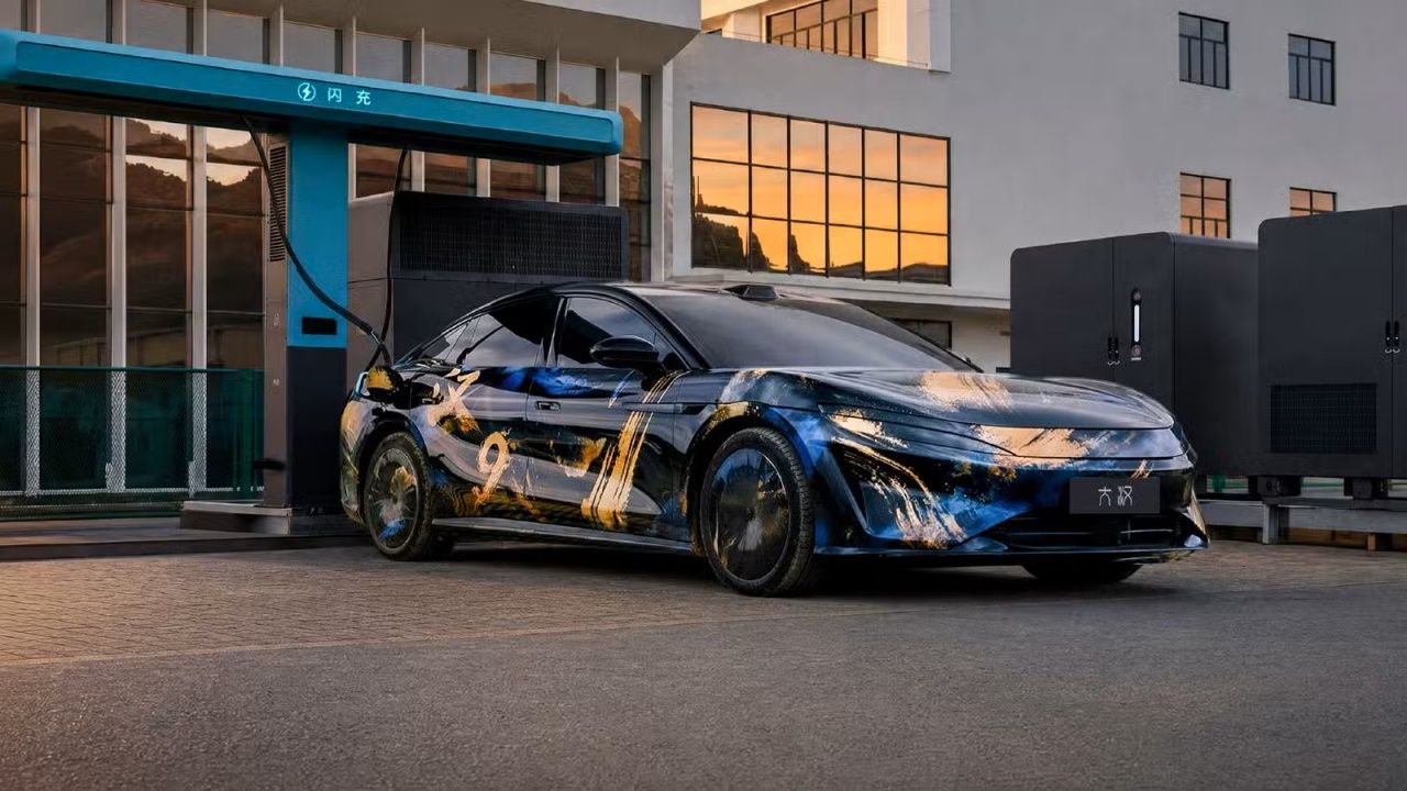 Más de 1.000 km de autonomía y carga en 5 minutos, BYD se prepara para reventar el mercado con el Great Han