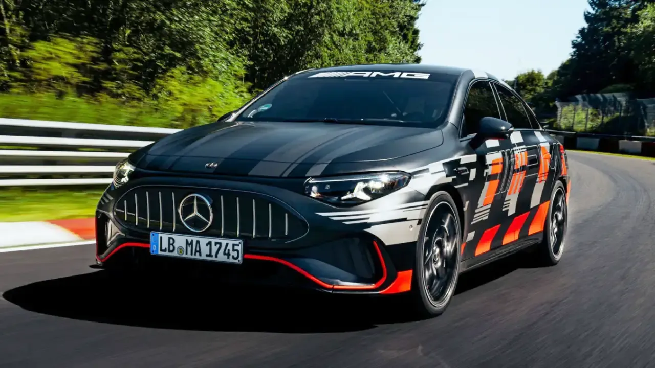 El Mercedes-AMG CLA 45 establece un récord en Nürburgring con un tiempo de 7:32,070 minutos
