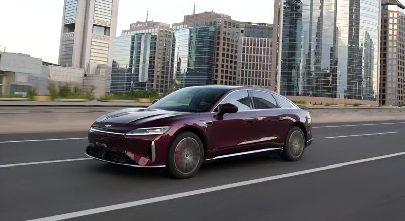 Así es la berlina híbrida enchufable de Chery con más de 2.500 km de autonomía y precio de derribo