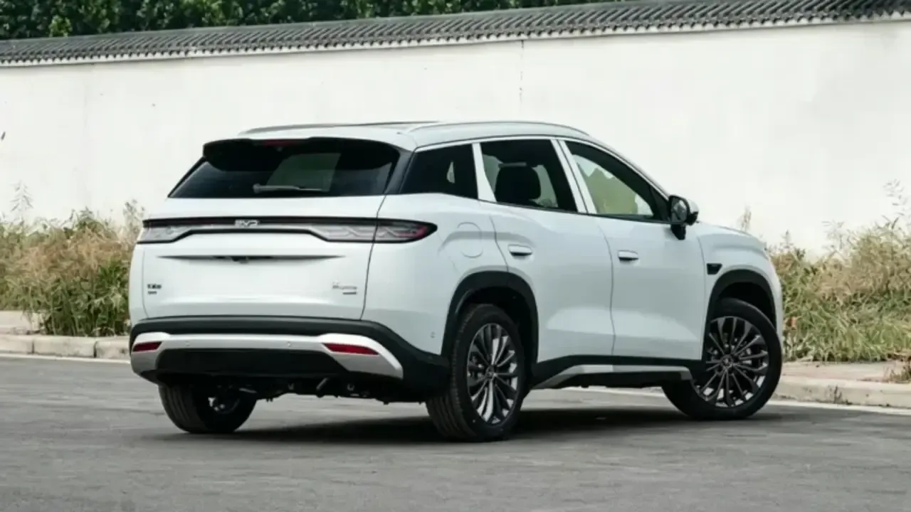 Tras triunfar con el Song Ultra eléctrico, BYD dobla la apuesta con su nueva versión híbrida enchufable