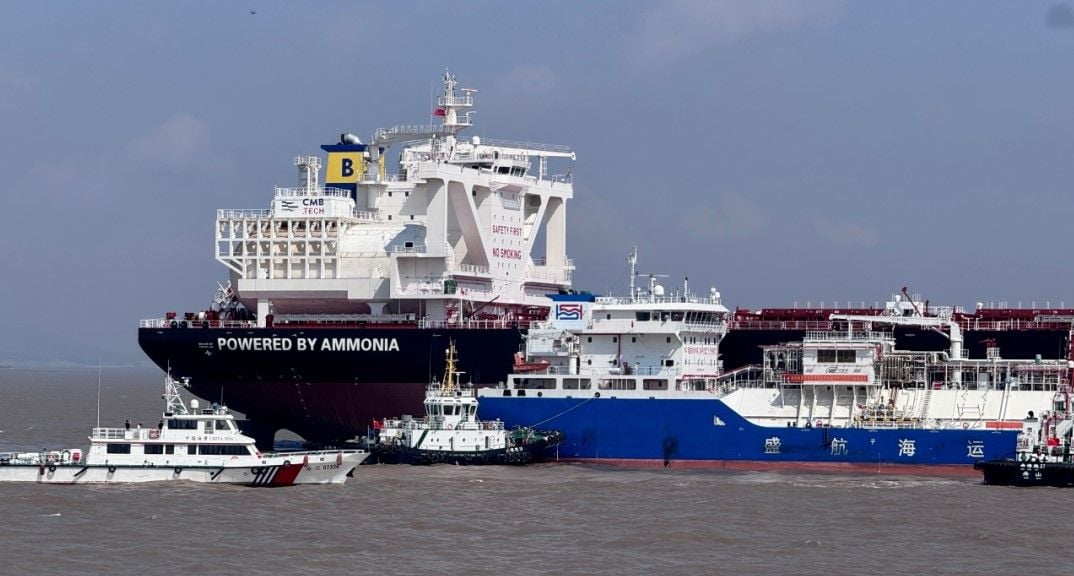 China hace historia: un gigantesco barco de 210.000 toneladas inicia sus viajes usando amoníaco renovable