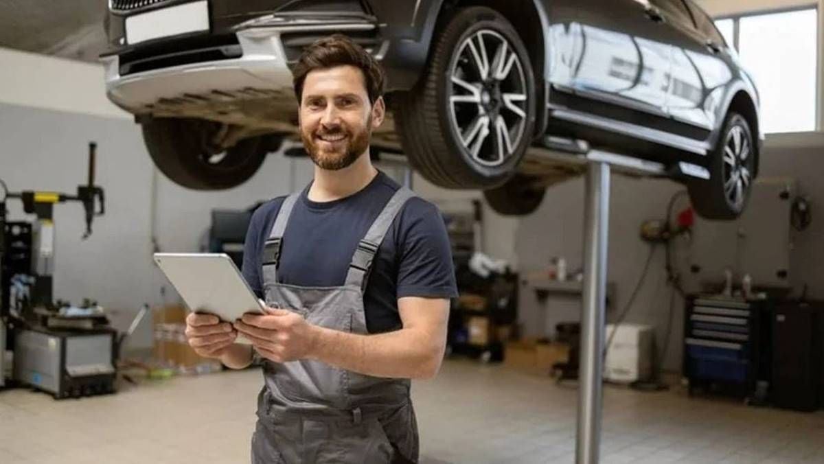 Los consejos de un experto del TÜV para no equivocarte al comprar un coche eléctrico usado