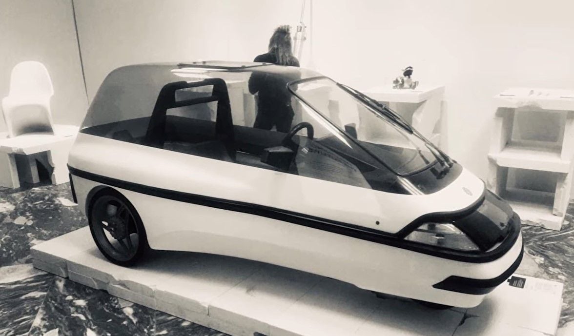 Tres ruedas, una plaza y hasta 120 km de autonomía: así era este pionero eléctrico de 1987