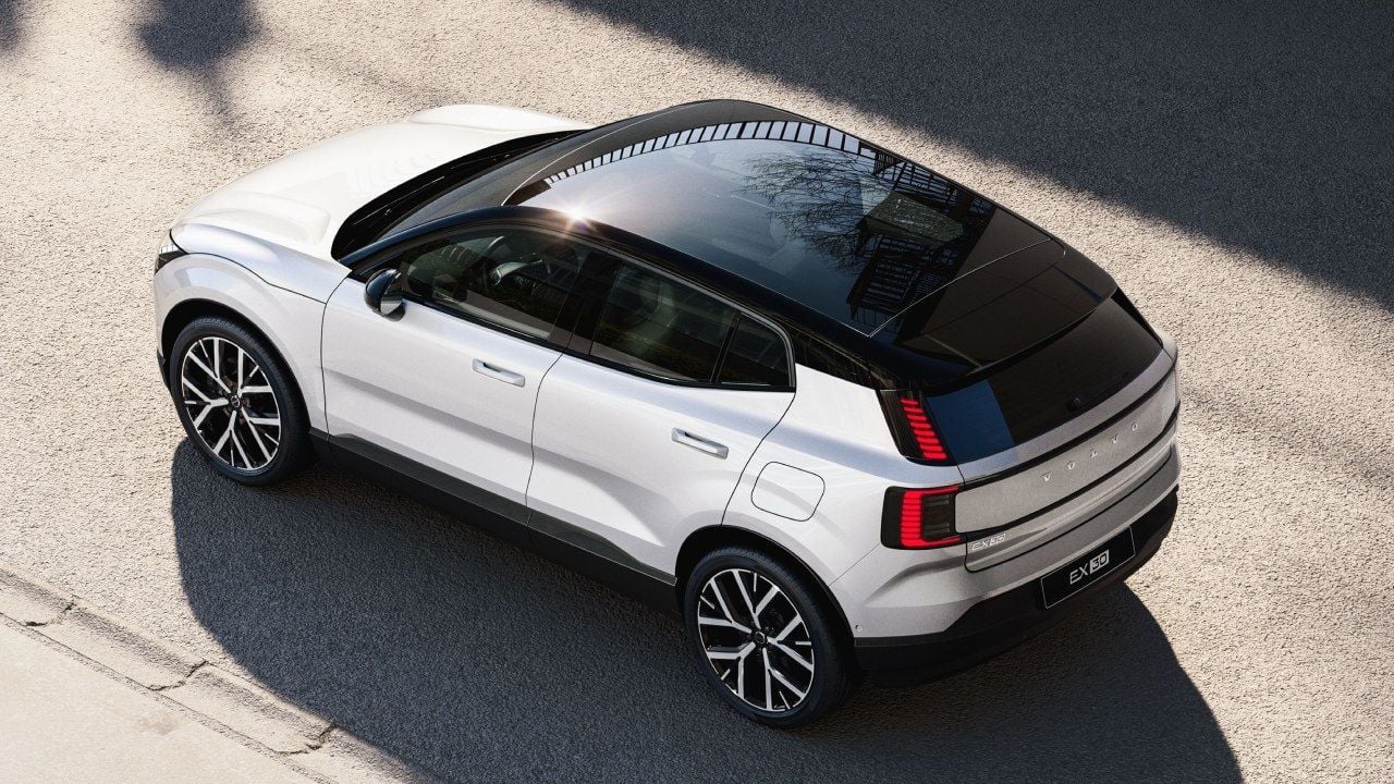 Volvo hace más asequible su SUV eléctrico más barato: el EX30 estrena nuevas versiones de acceso