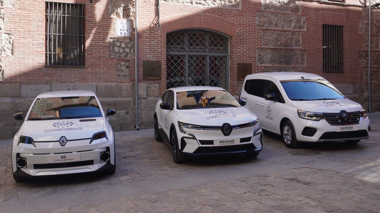 Renault impulsará las flotas eléctricas de coches de tu ayuntamiento con R5, Mégane y Kangoo