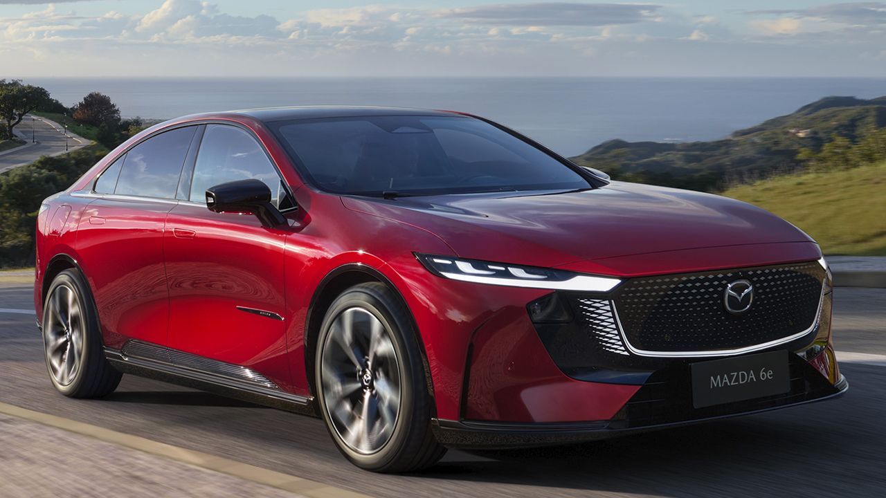 El Mazda6e se actualiza con una batería LFP más grande, una autonomía superior y unos tiempos de carga mejorados