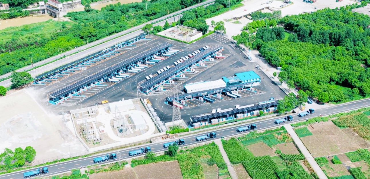 Decían que era imposible, pero Huawei inaugura una megaestación de carga para camiones eléctricos 