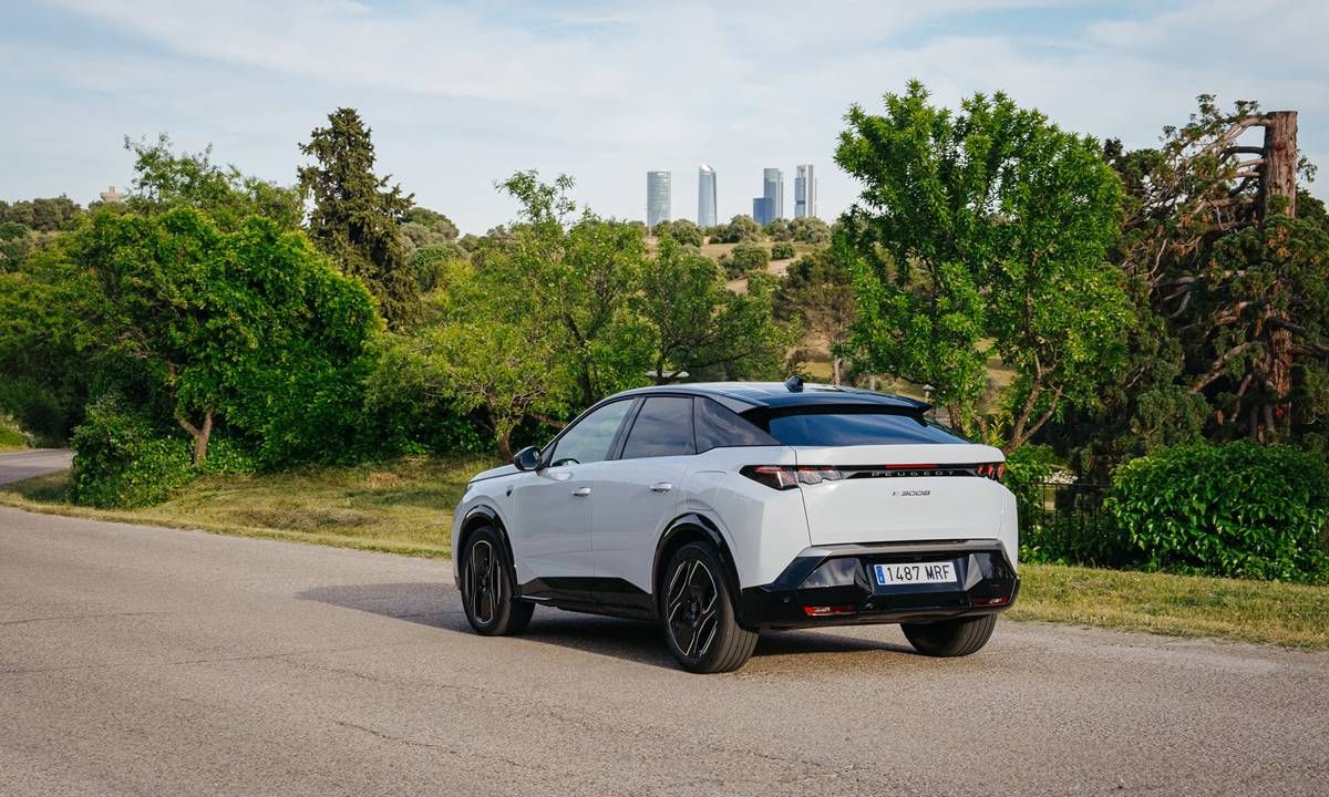Peugeot e-3008: el SUV eléctrico que combina lujo, diseño y hasta 700 km