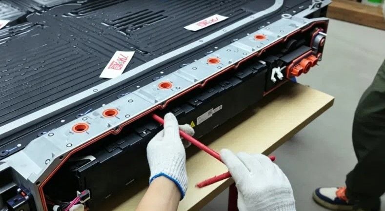 El desmontaje de la batería Blade de BYD desvela algunos de sus secretos