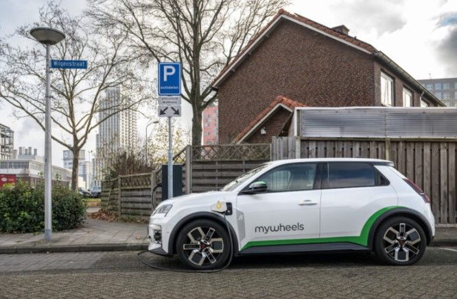 Renault ya permite usar el coche eléctrico como batería doméstica y promete ahorrar hasta 1.000 euros al año