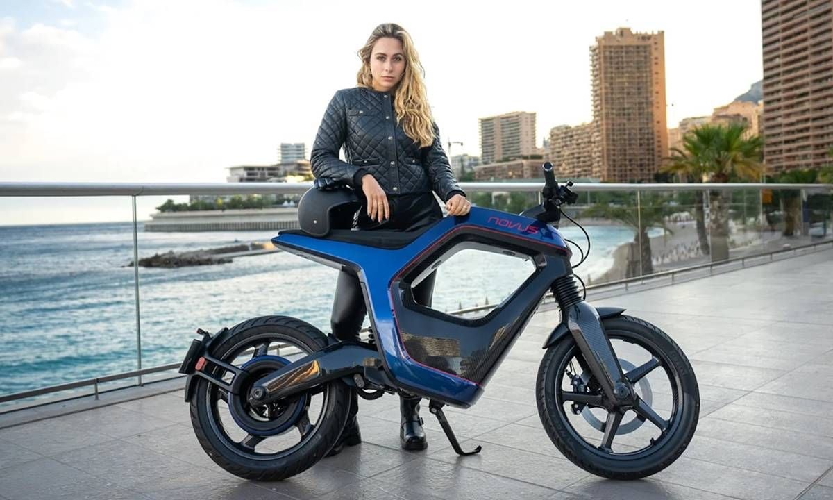 Fibra de carbono, 135 km de autonomía y un diseño diferente para esta moto eléctrica radical 