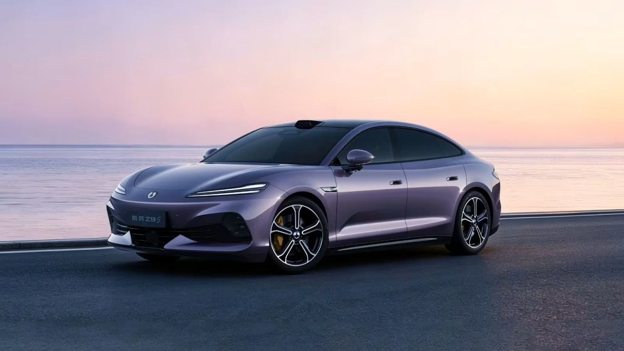 Denza Z9S: la nueva berlina premium de BYD tiene casi 900 km de autonomía y carga en 9 minutos