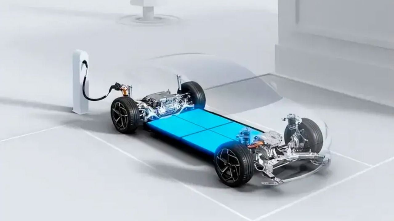 Reemplazar la batería de un coche eléctrico cada vez es más barato, y el caso de este Denza Z9GT es la prueba