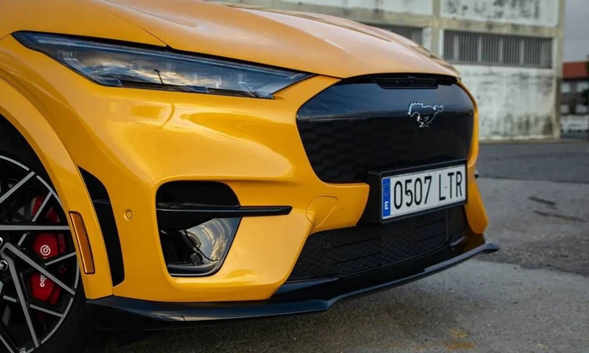 Ford llama a revisión a casi 97.000 Mustang Mach-E por un fallo que puede hacer que el coche pierda estabilidad em marcha
