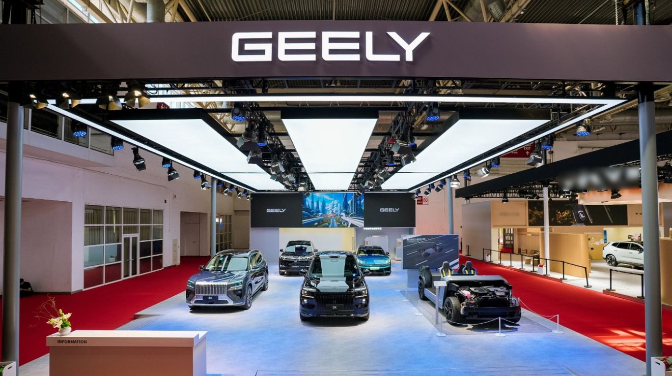 Geely da un salto adelante en Europa: sus coches tendrán Google Maps, Google Play y Gemini