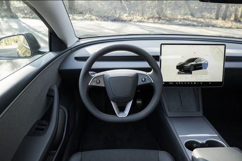 El Tesla Model 3 Standard tiene tapacubos y menos equipamiento…pero sigue siendo un auténtico chollo