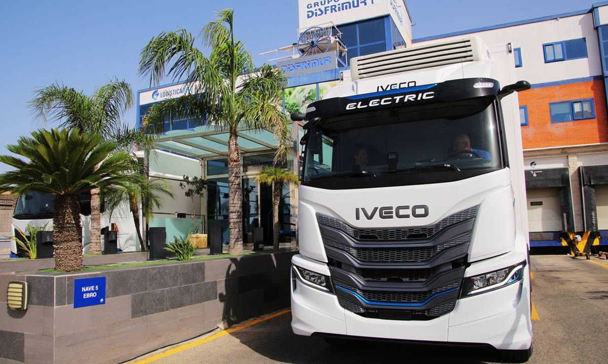 IVECO entrega en España su primer camión eléctrico pesado y sorprende con 400 kilómetros de autonomía reales