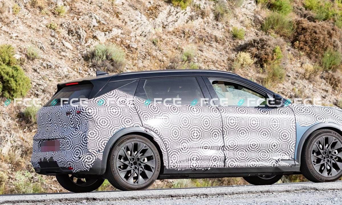 El Renault Scenic 2027 se deja ver por primera vez y apunta a cambios importantes: batería LFP, 92 kWh y 700 km de autonomía