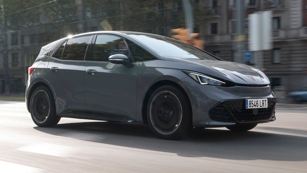 Las aceleraciones fuertes con tu coche eléctrico pueden alargar un 38% la vida útil de la batería
