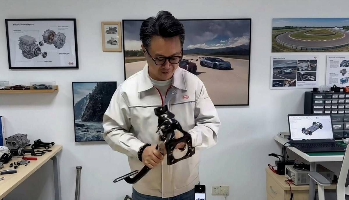 BYD aprovecha los fallos de freno del Maextro V800 de Huawei para presumir de sus pedales metálicos