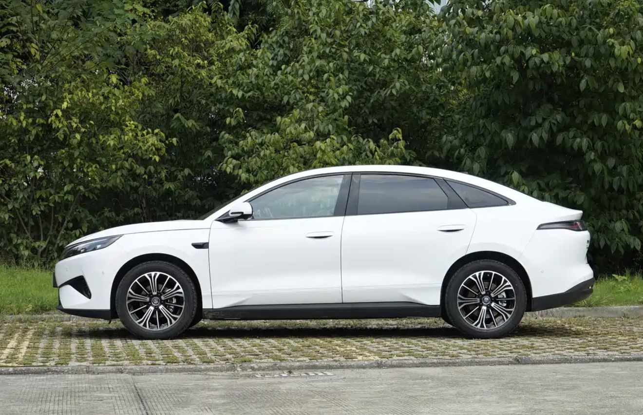 Locura en BYD: ya compite contra sí misma lanzando dos coches prácticamente idénticos