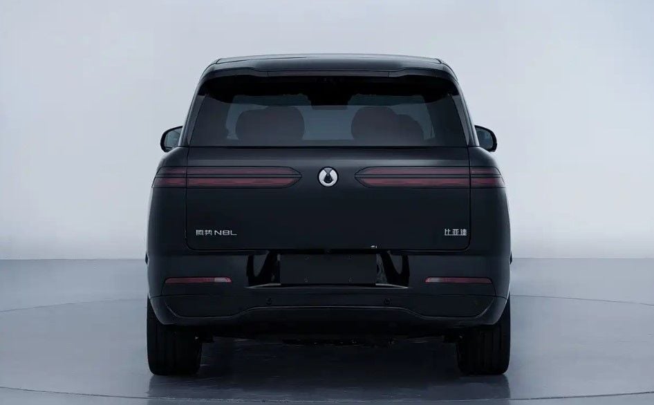 El Denza N8L eléctrico sorprende con 960 km de autonomía y un enorme maletero delantero de 208 litros