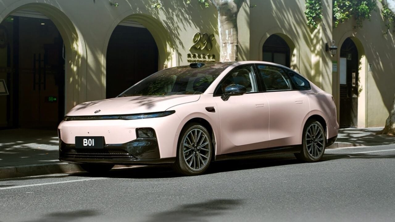 El Leapmotor B01 cuesta la mitad que el Tesla Model 3, y pronto lo veremos en Europa