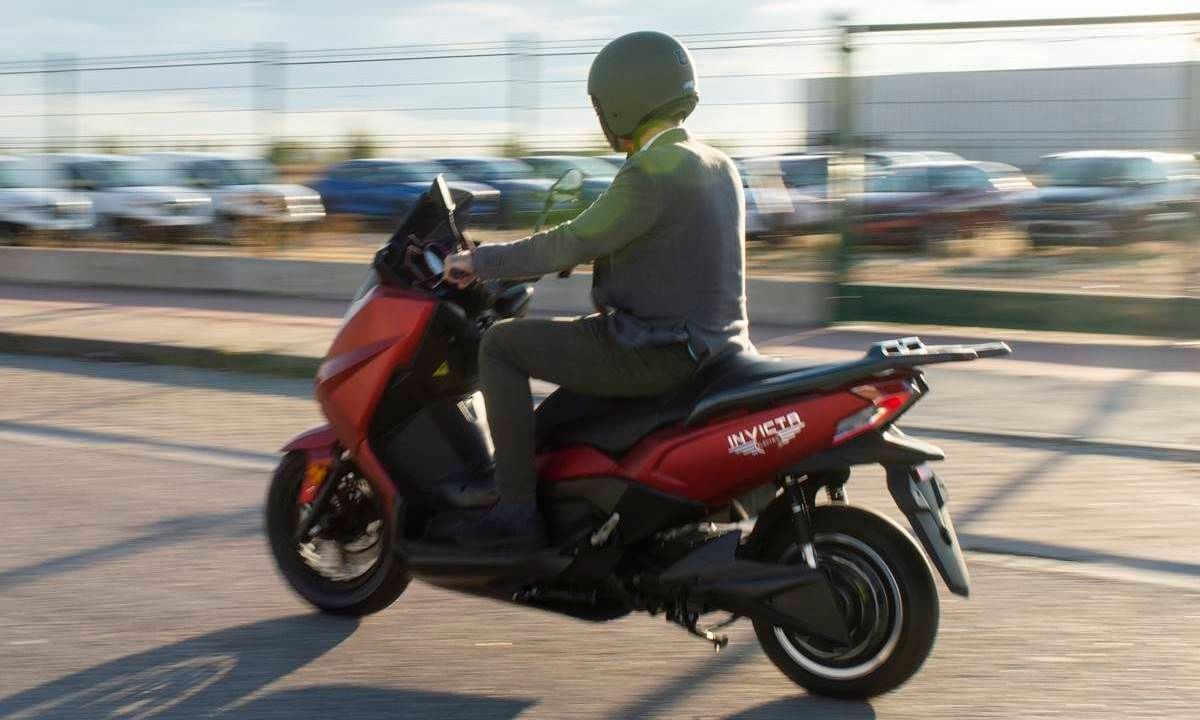 Este scooter eléctrico puede recorrer hasta 270 km y cuesta menos que muchas térmicas