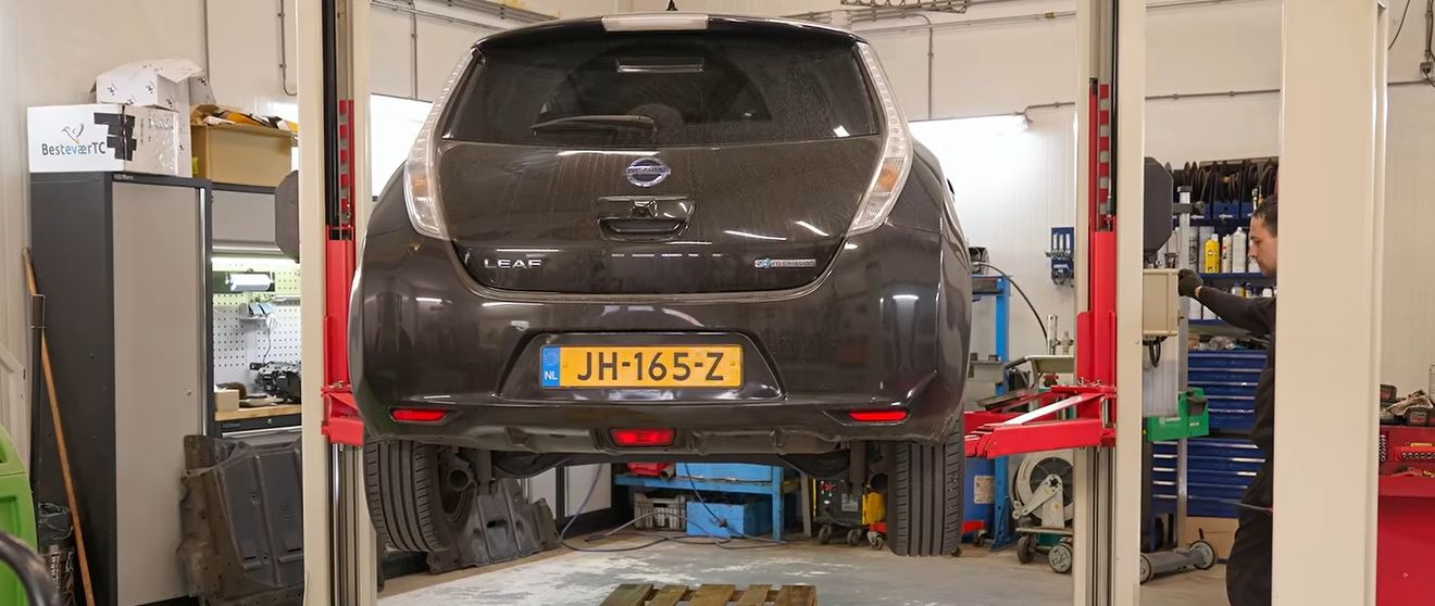El Nissan Leaf más barato cuesta 3.900 euros: con una batería nueva puede llegar a los 500 km de autonomía