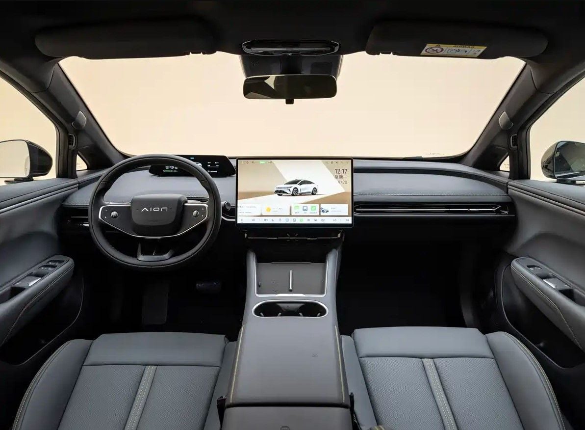 Una berlina eléctrica con batería CATL, sistema Huawei y 700 km de autonomía: así es el Aion Ray7
