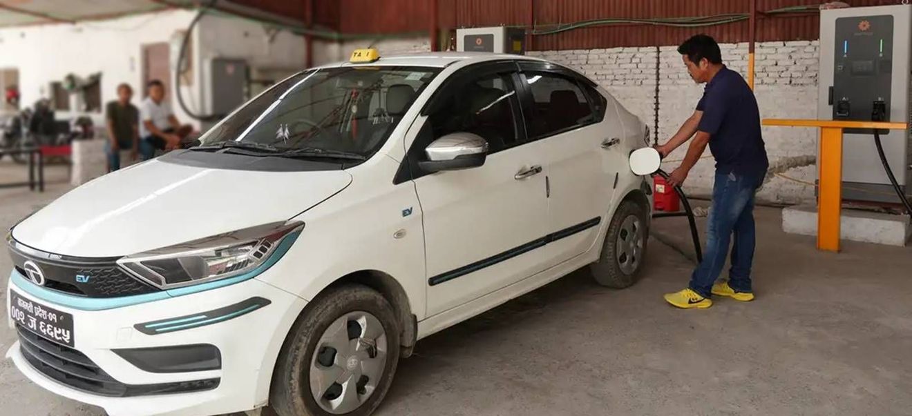 La ciudad más contaminada del mundo se llena de coches eléctricos