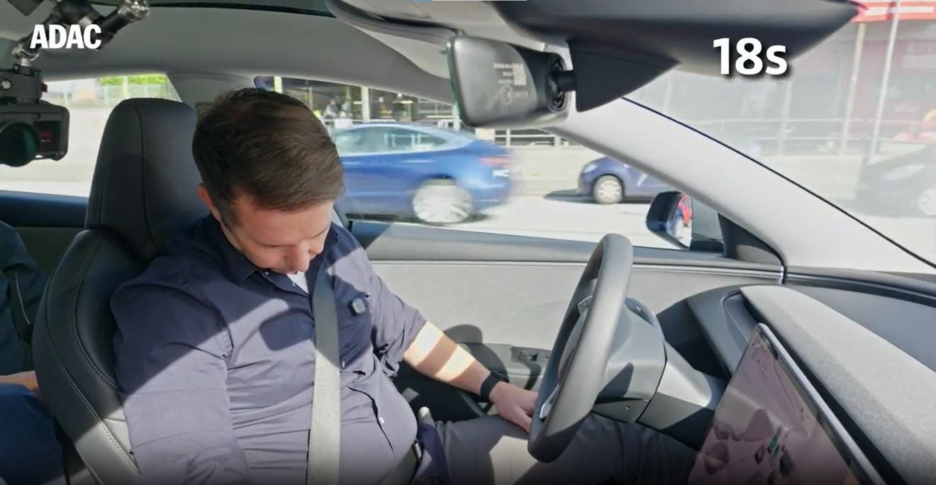 El gran problema del FSD de Tesla no es que falle, sino que funciona demasiado bien