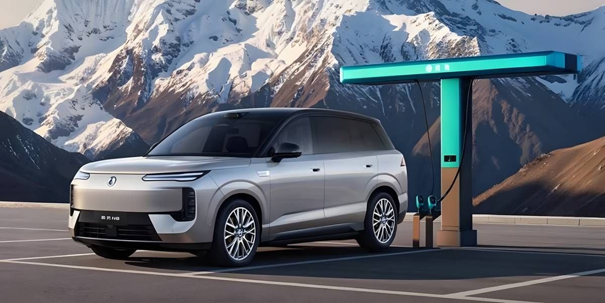 1.193 CV, 130 kWh y más de 1.000 km de autonomía: así es el interior del nuevo Denza N8