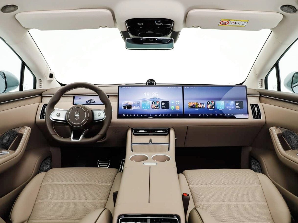 852 km de autonomía, carga en 15 minutos y cuatro LiDAR desde 34.000 euros: así es el nuevo SUV de Huawei y Chery t