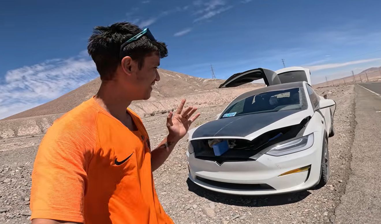 Un Tesla se queda tirado en el desierto de Chile… y lo salva un panel solar