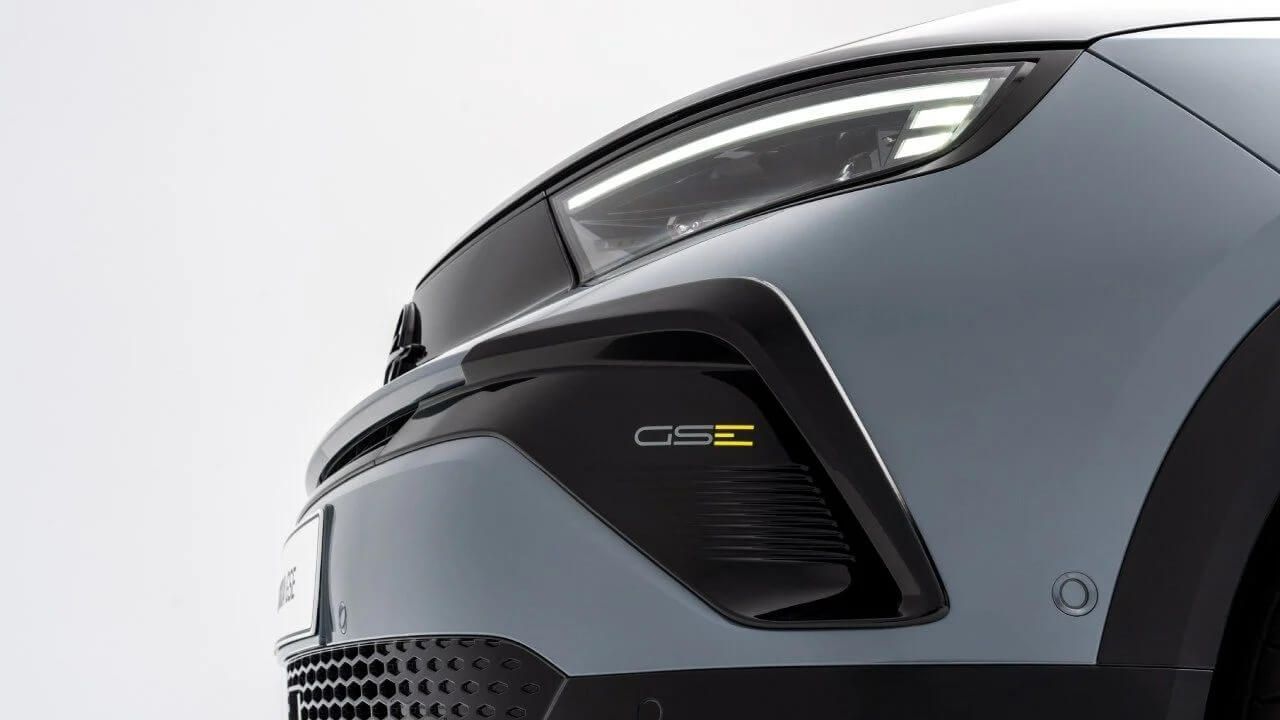 Opel presenta el Mokka GSe, una bestia eléctrica de 280 CV para los amantes de los rallyes