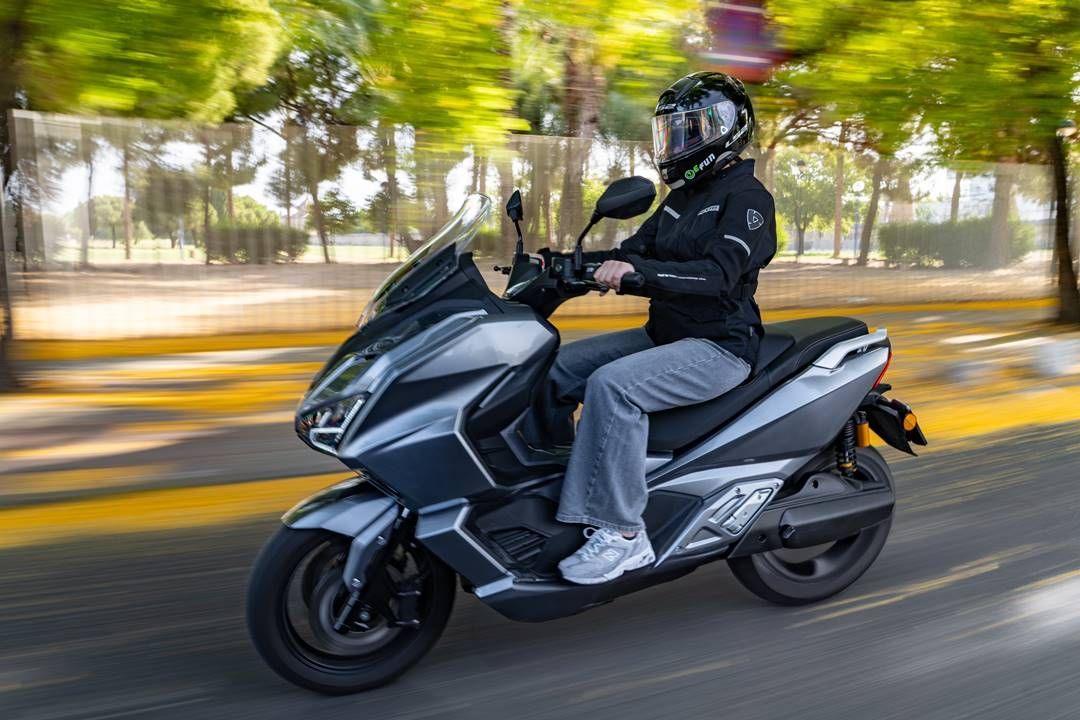 Gama EFUN 2025: scooters eléctricos con amplia autonomía y baterías CATL