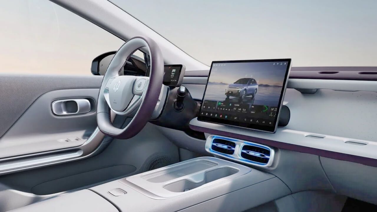 El Leapmotor B01 cuesta la mitad que el Tesla Model 3, y pronto lo veremos en Europa