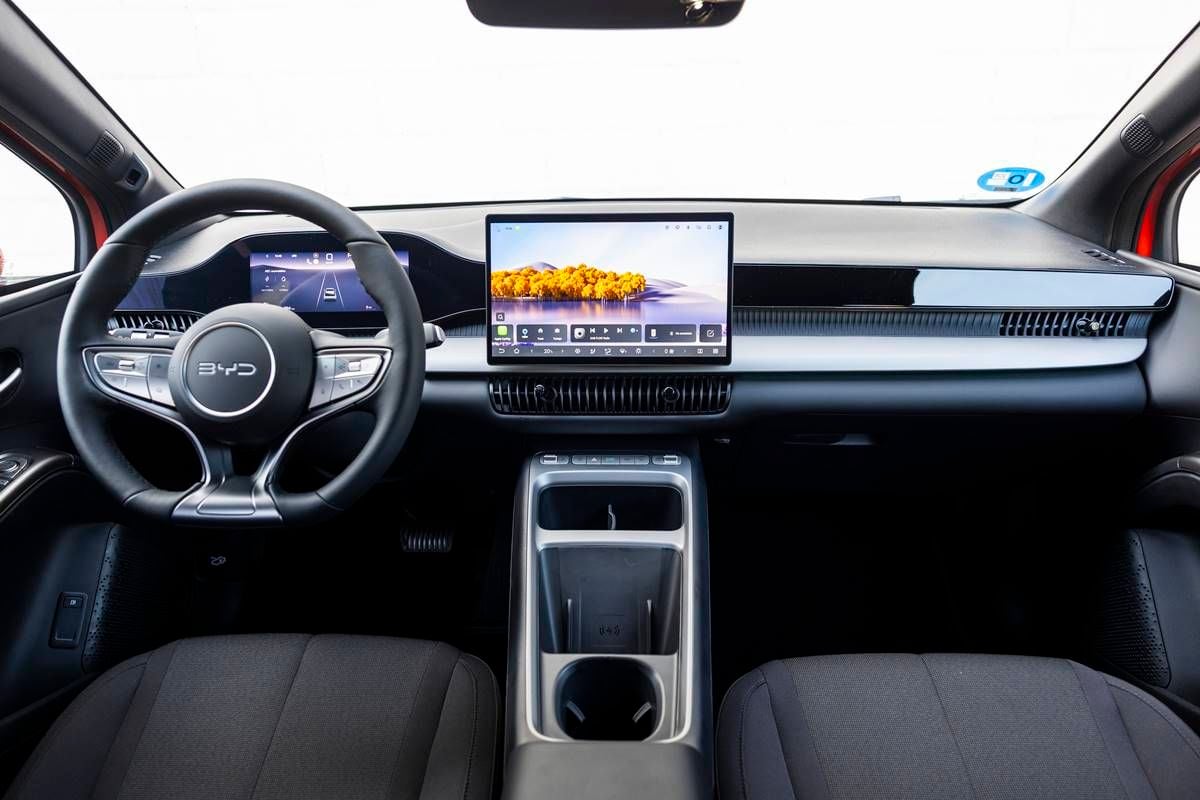 BYD lanza en España el Dolphin G DM-i: hasta 105 km eléctricos desde 28.200 euros