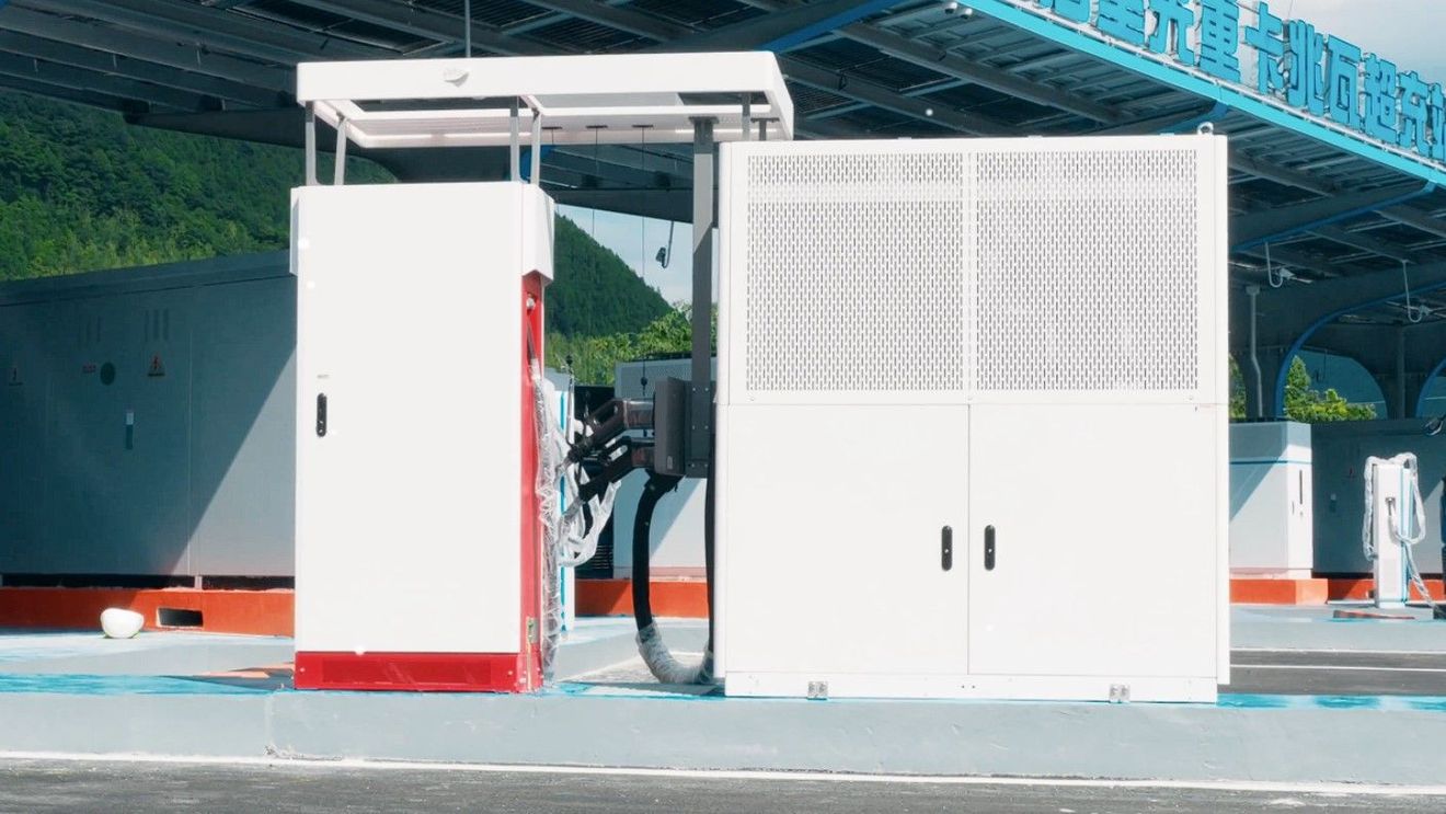 Decían que era imposible, pero Huawei inaugura una megaestación de carga para camiones eléctricos 