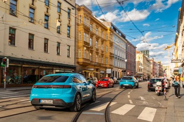 Comparativa viaje de 1.000 kilómetros: coche eléctrico contra combustión