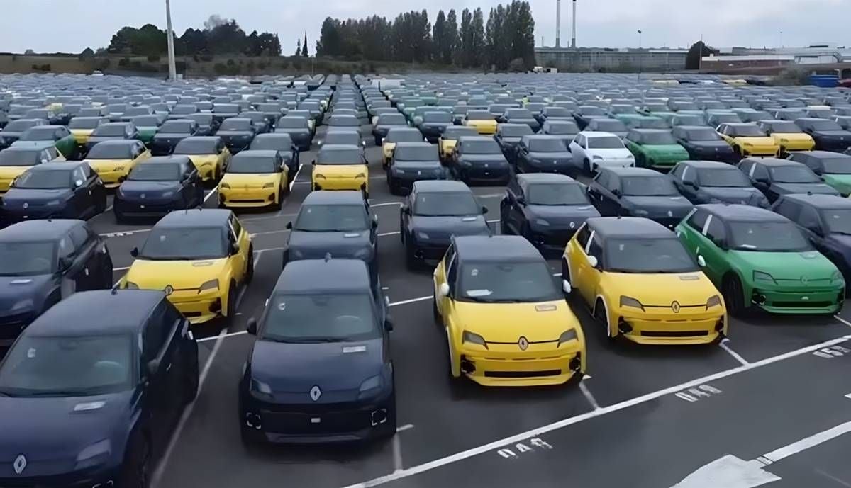 El Renault 5 está desbordando a Renault: su fábrica recupera los tres turnos para intentar reducir las esperas