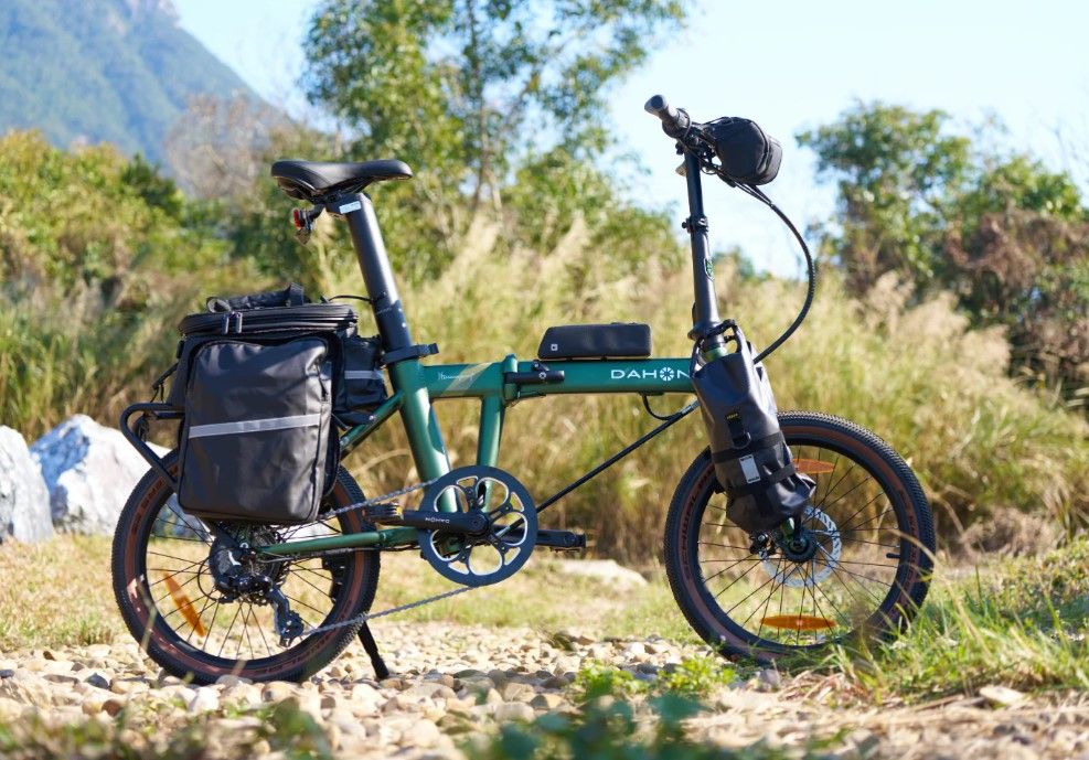 Esta es la primera bici eléctrica plegable preparada también para caminos de tierra