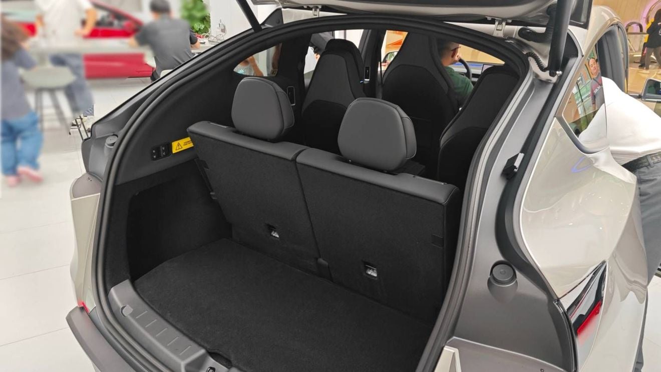 El Tesla Model Y L debuta en China y las primeras críticas no son muy buenas