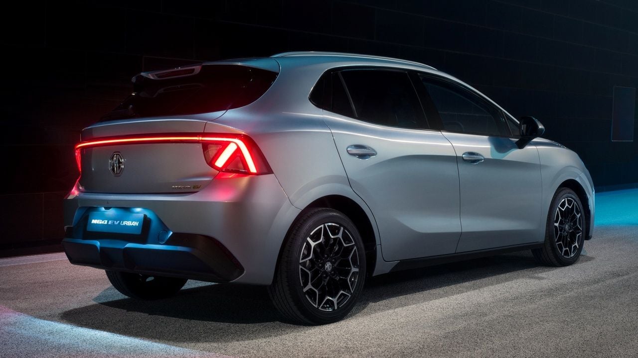 El MG4 Urban ya tiene precio en España, y es todavía más barato que el Leapmotor B05