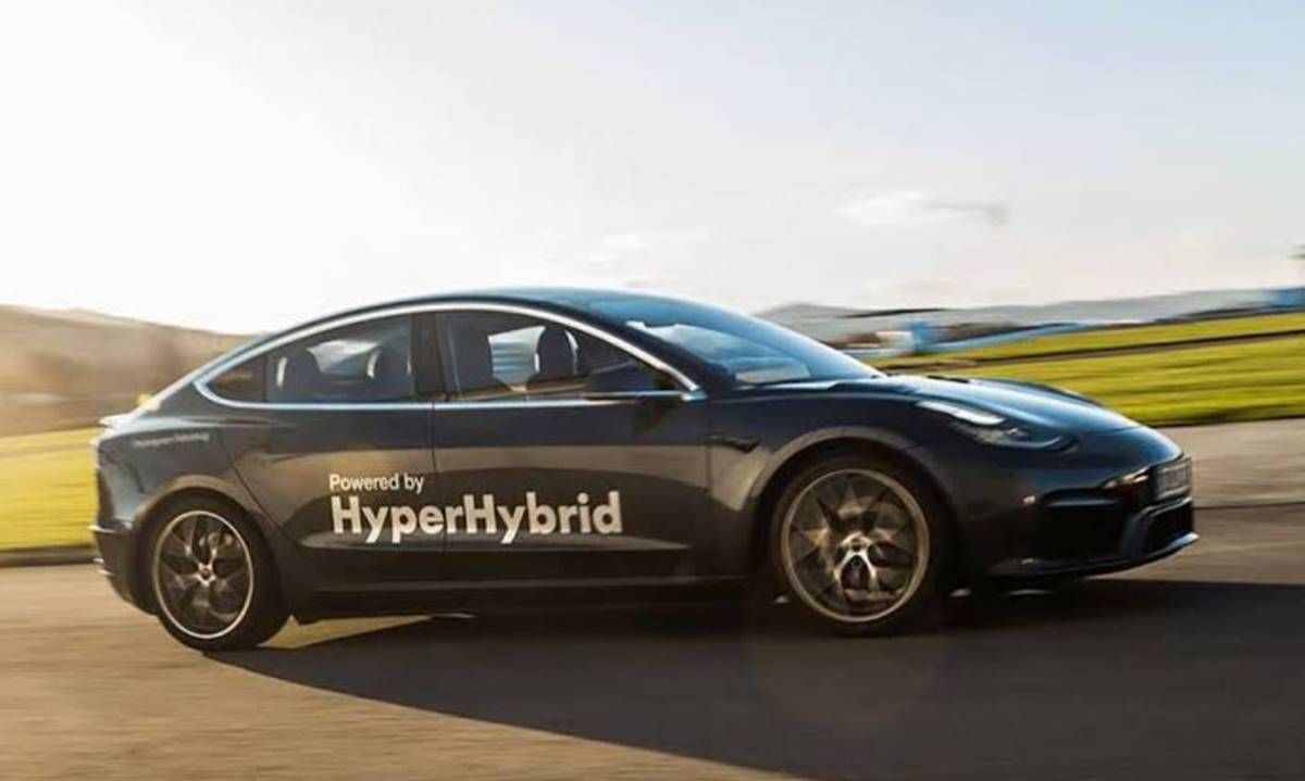 Para sorpresa de nadie, la empresa que puso un motor de gasolina a un Tesla quiebra con 32 millones de deuda