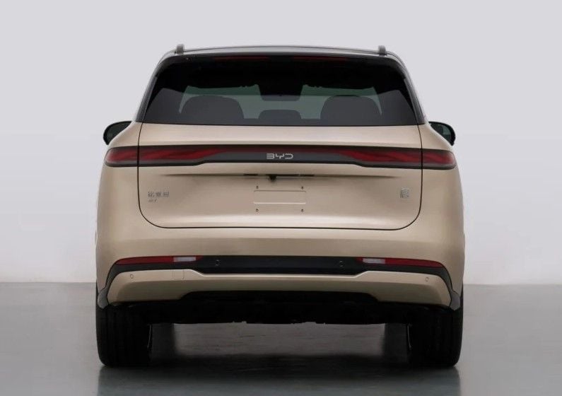 850 km de autonomía, 700 CV, tracción total y un enorme maletero para el nuevo BYD Tang